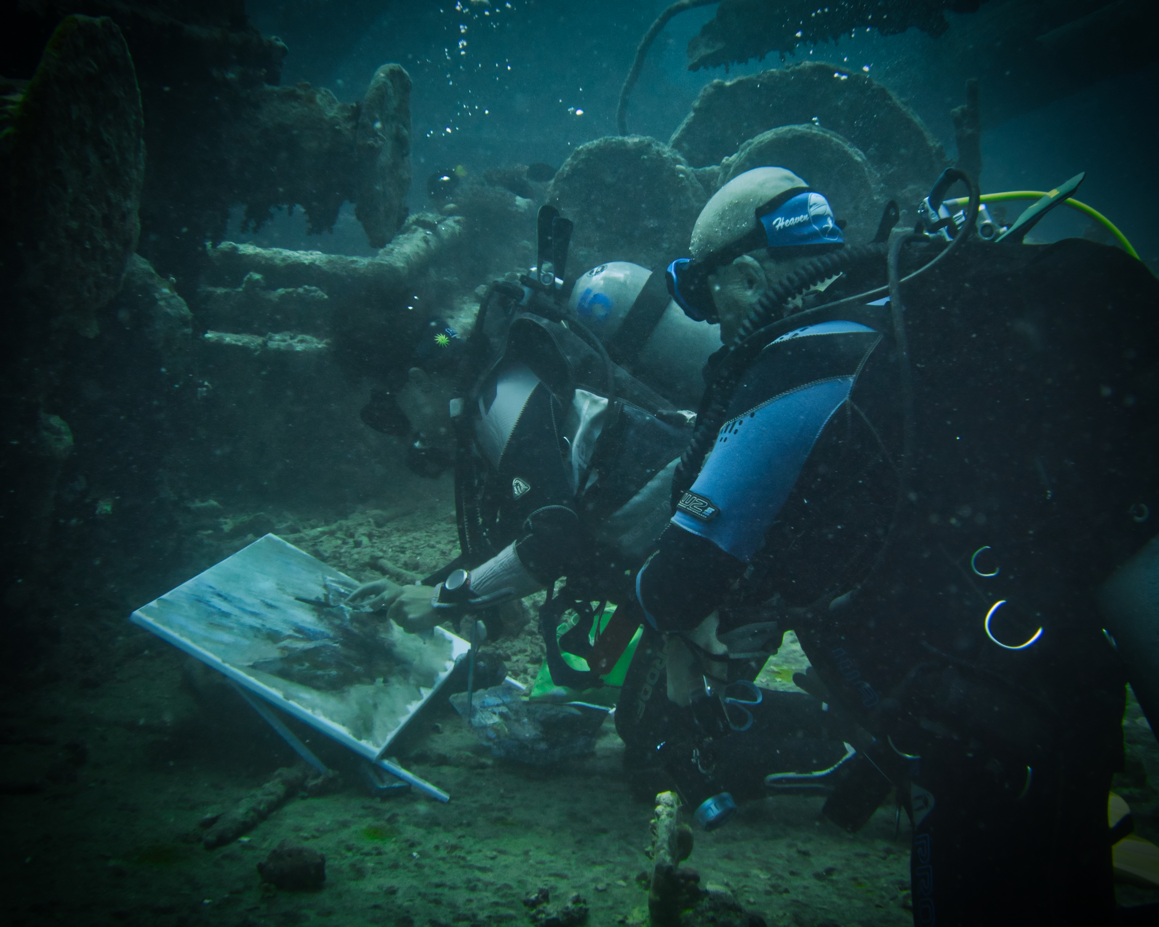 What's It Like To Paint Underwater? - Scuba Hank NYC